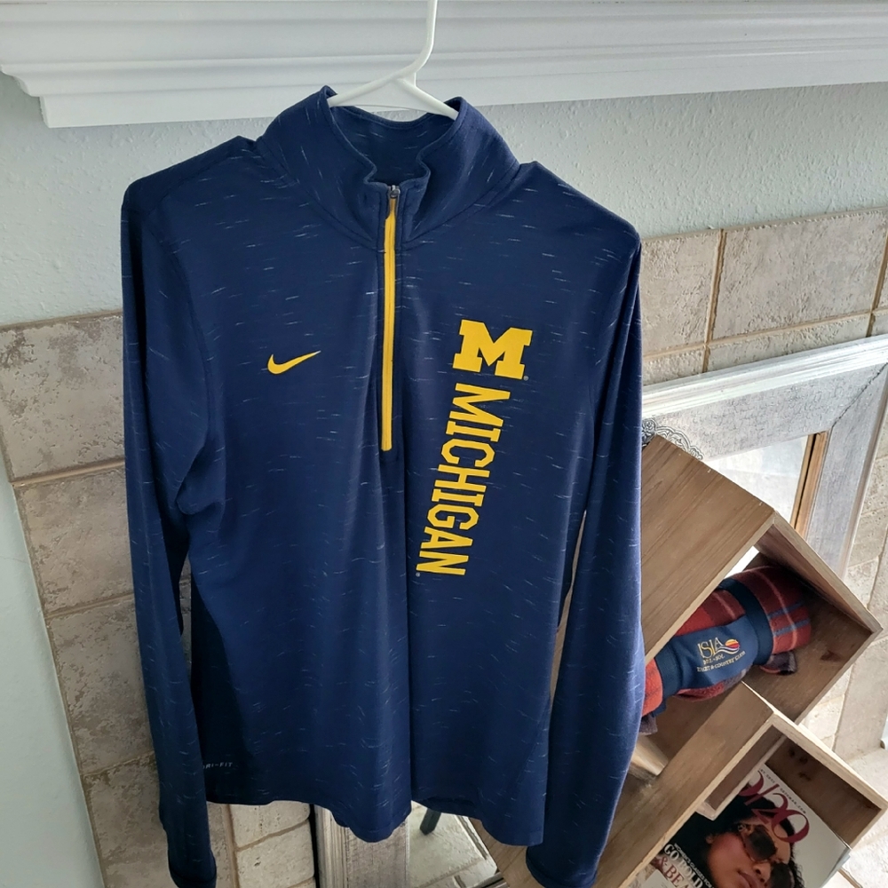 Nike Dri Fit Moisure Wicking 3/4 Zipper Pullover. Very Light Weight. UM BLUE